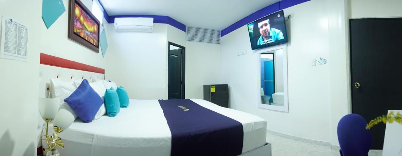 Hotel Luna Azul 弗洛伦西亚 外观 照片